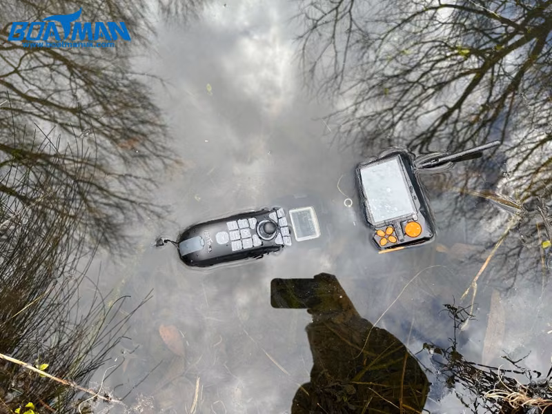 Boatman Vulcan V2 Carbon Pro Bait Boat. Auto Pilot GPS, 300M Sonar