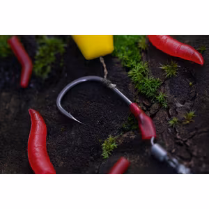 Korda Kickers Large Bloodworm Red